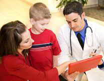 photo of parent, child and doctor communicating about an asthma action plan